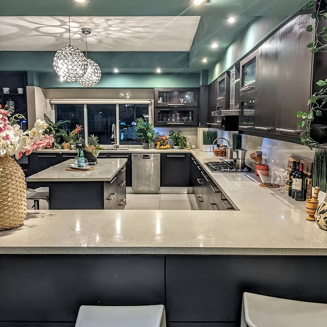 Penthouse Monaco, Santo Domingo — redesigned green kitchen after the Cavmir refresh